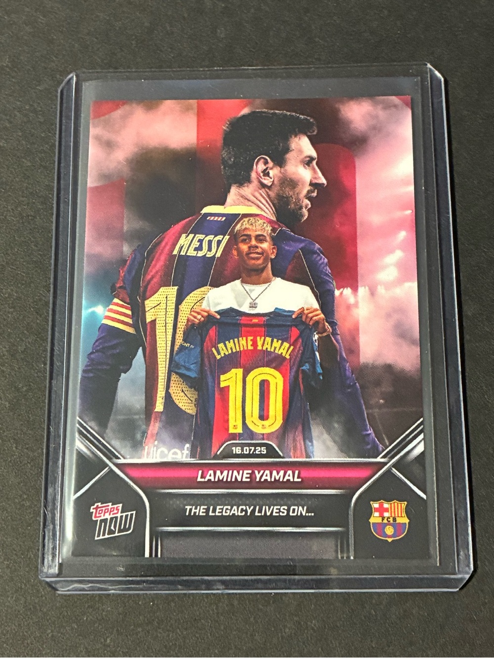 Topps Now FC Barcelona 2025-26 Lamine Yamal Lionel Messi Base Card #002
